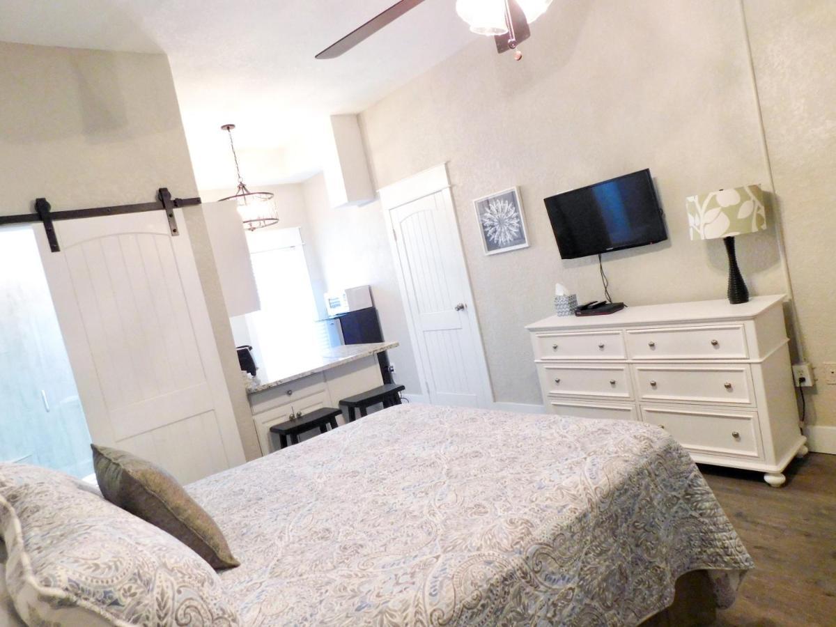 Budget Friendly Condo Within Walking Distance To The Beach! Gulf Shores Bagian luar foto